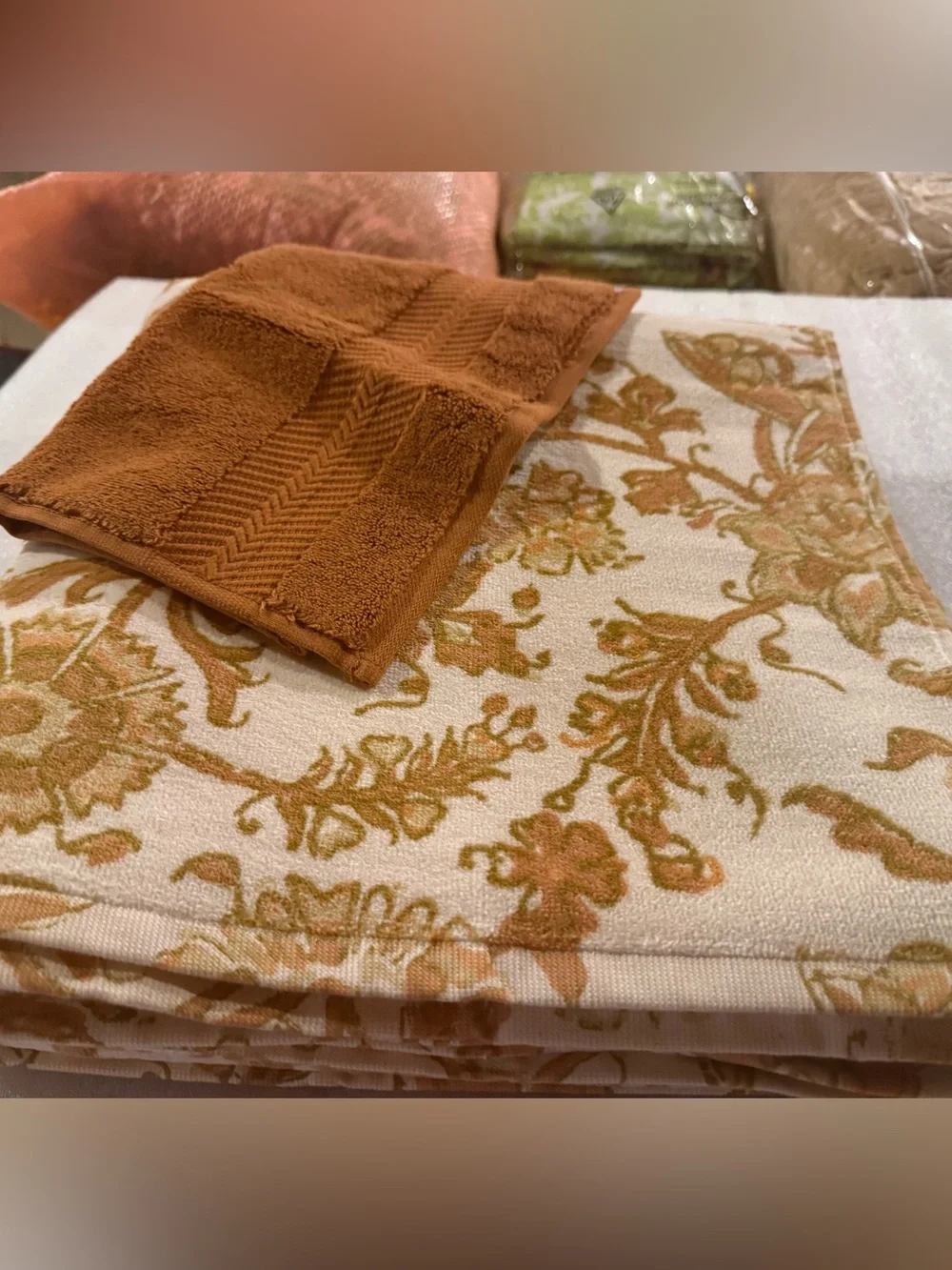 New Vintage Pottery Barn Antonia Kalamkari Bath Towel Set, Two, Warm, 26X55”
